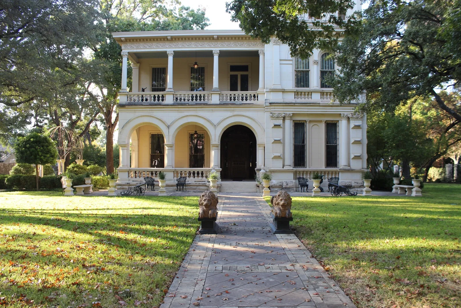 Villa Finale Visitor Center