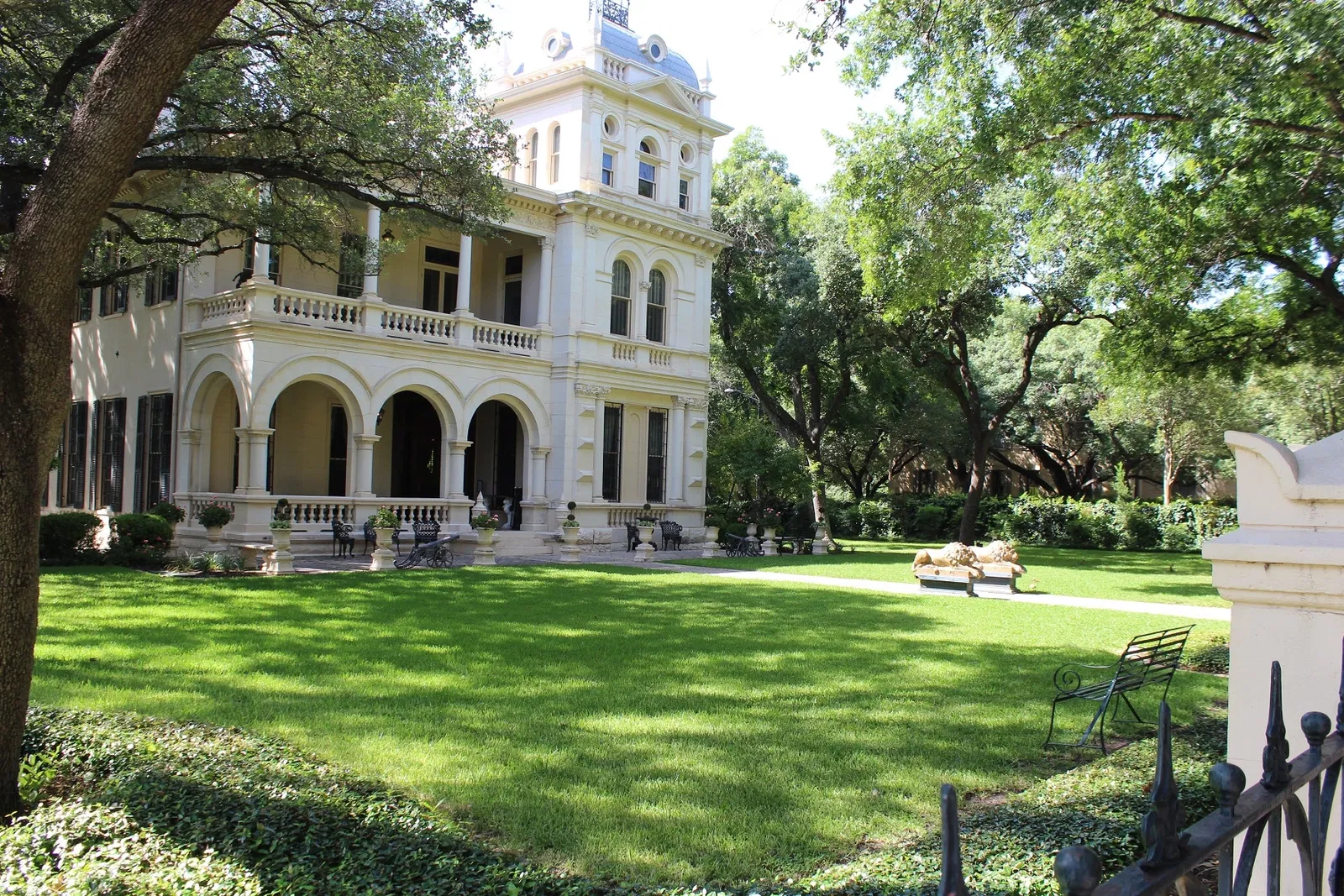 Villa Finale Visitor Center
