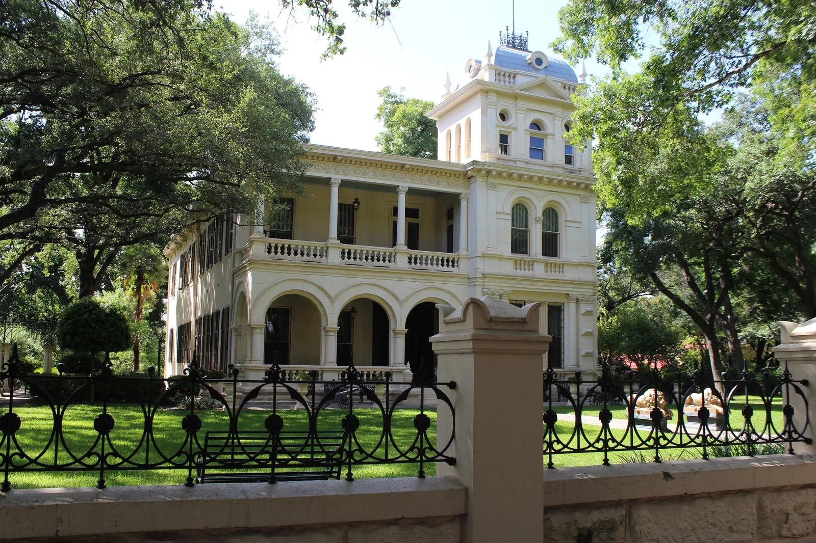 Villa Finale Visitor Center