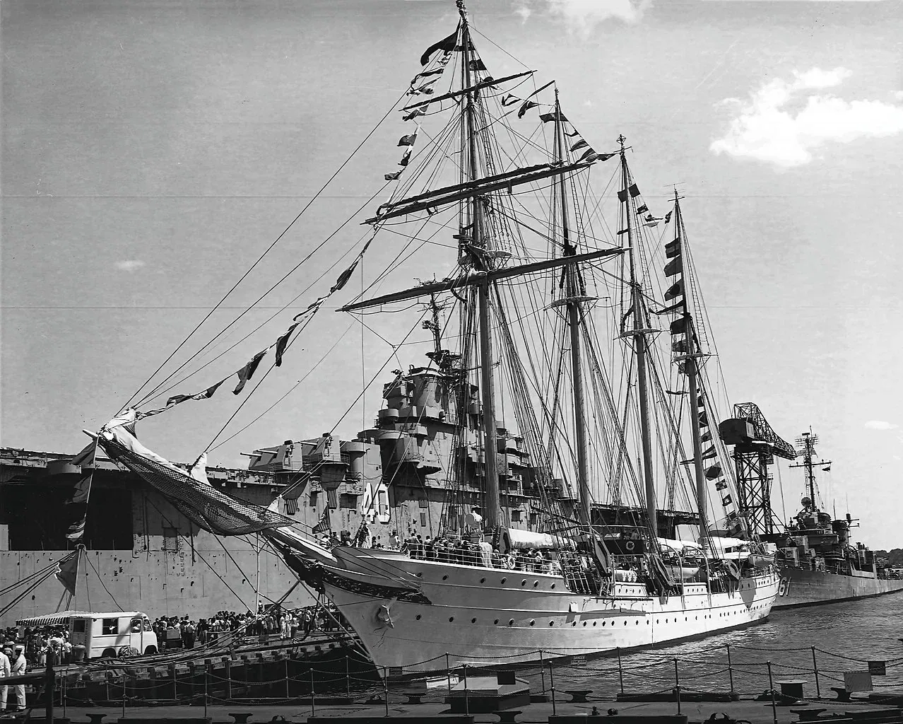 USS  Kidd  (DD-661)