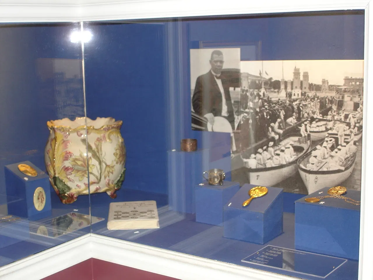 Hampton Roads Naval Museum