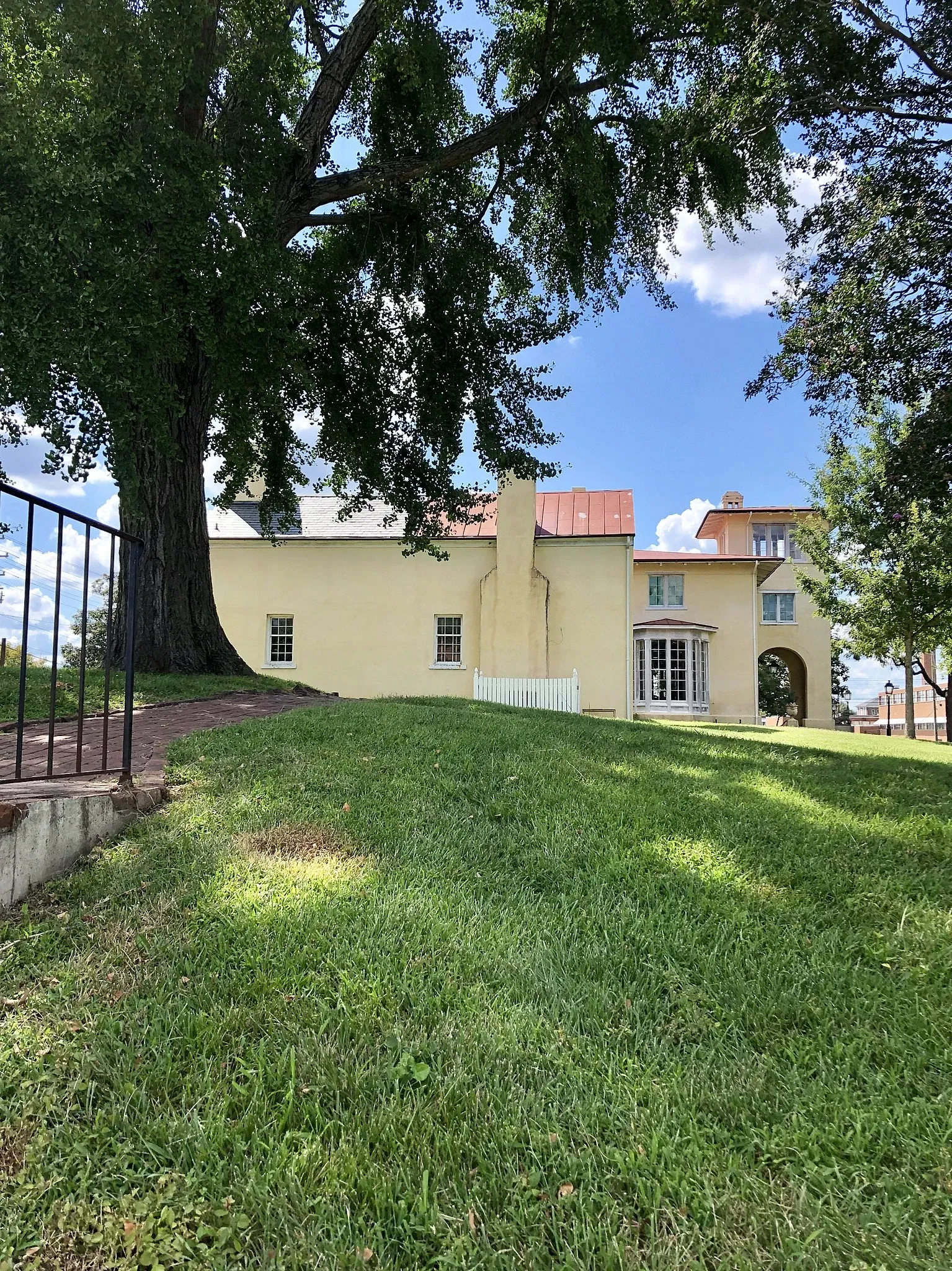 Blandwood Mansion and Gardens