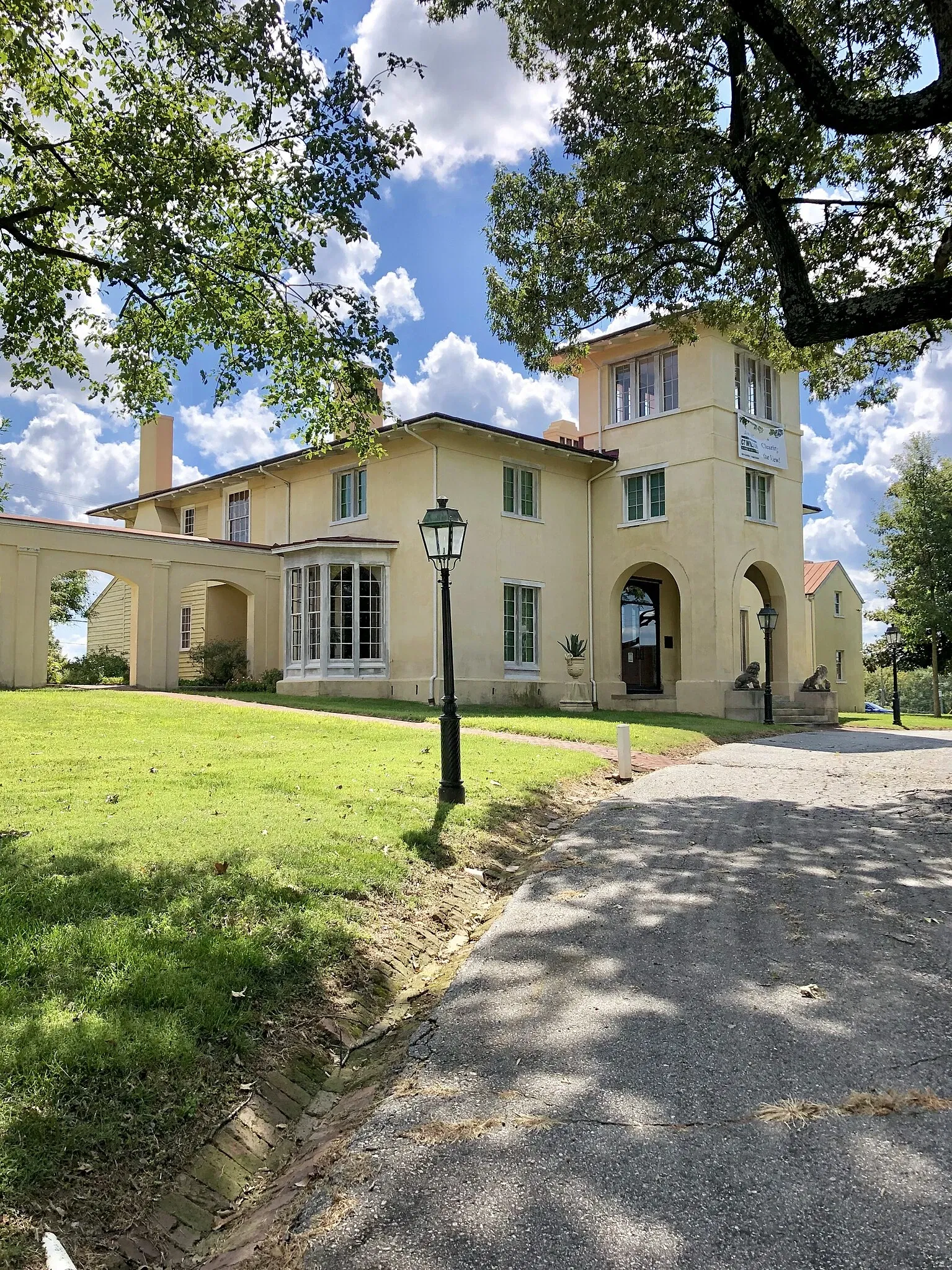 Blandwood Mansion and Gardens