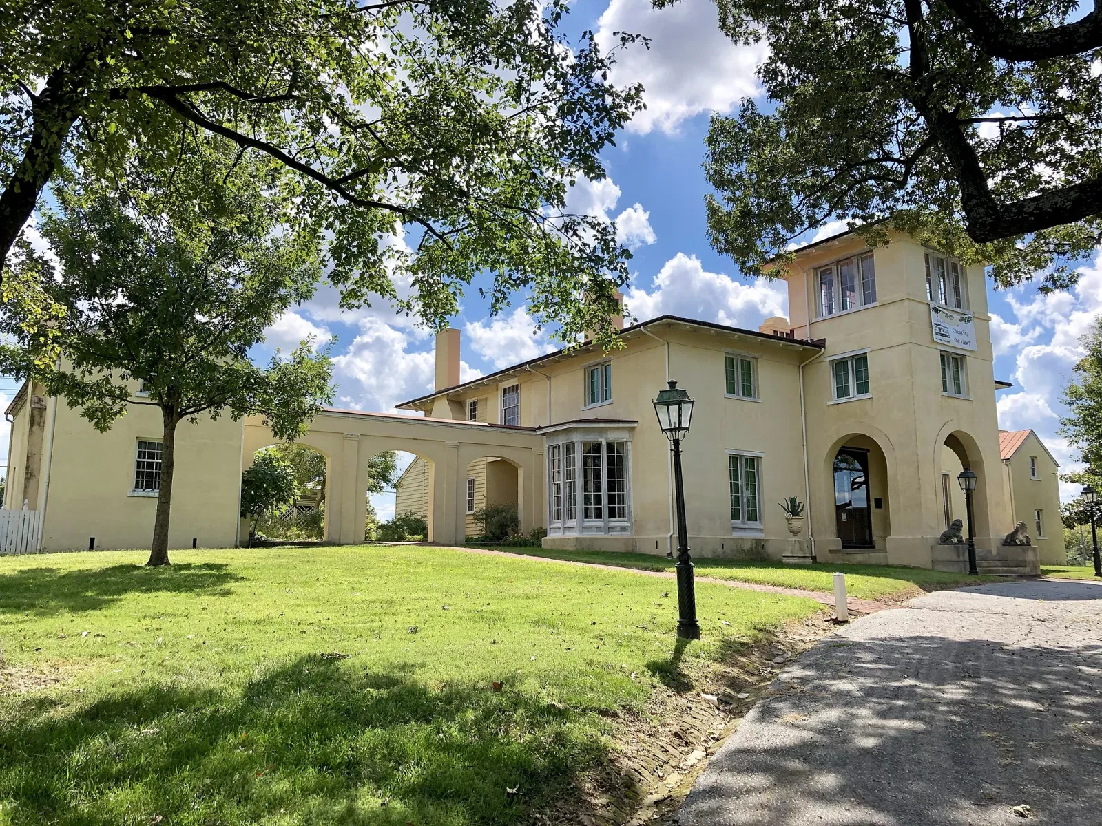 Blandwood Mansion and Gardens