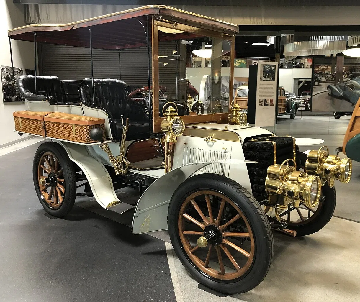 Mullin Automotive Museum