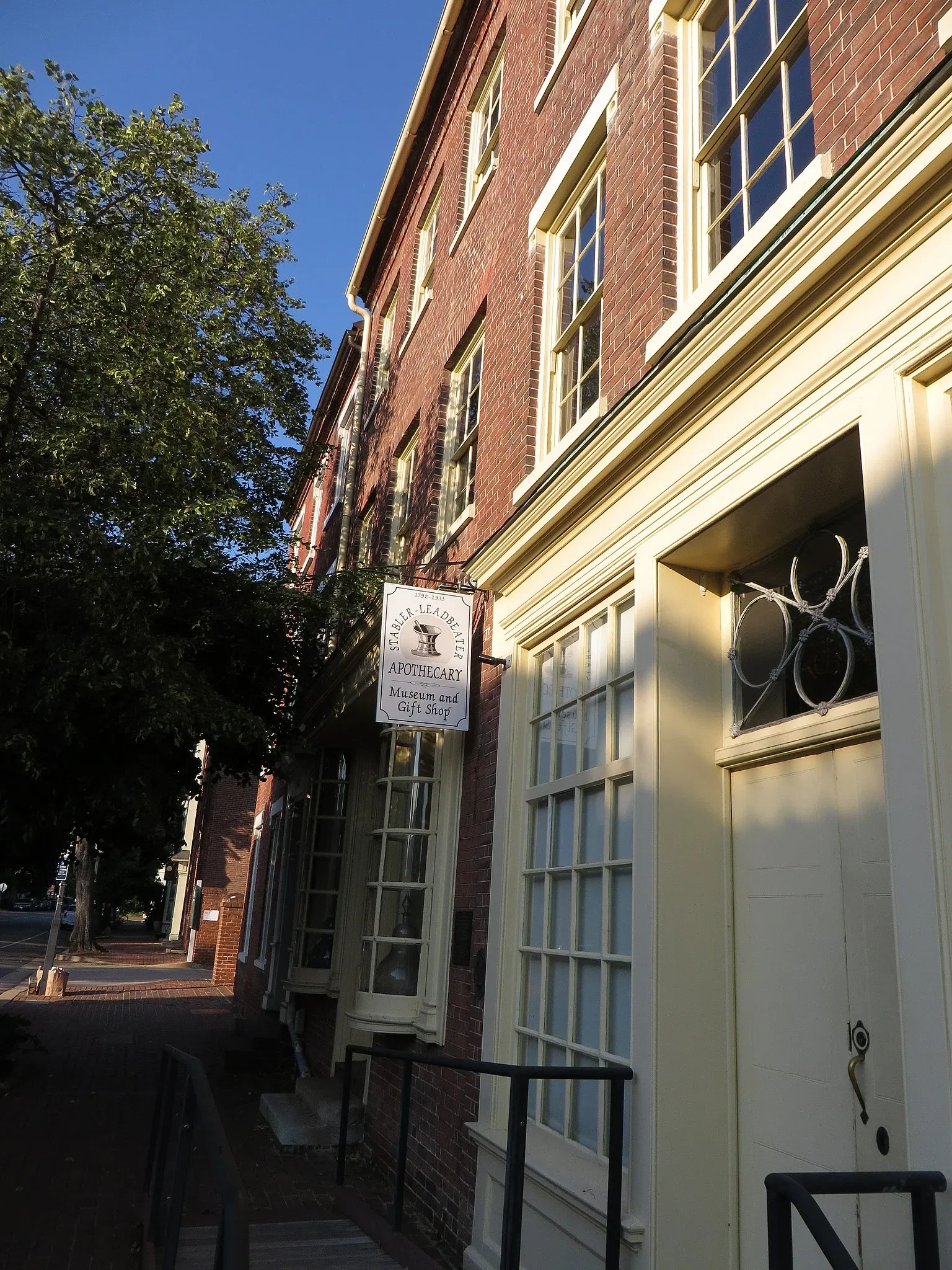 Stabler-Leadbeater Apothecary Museum