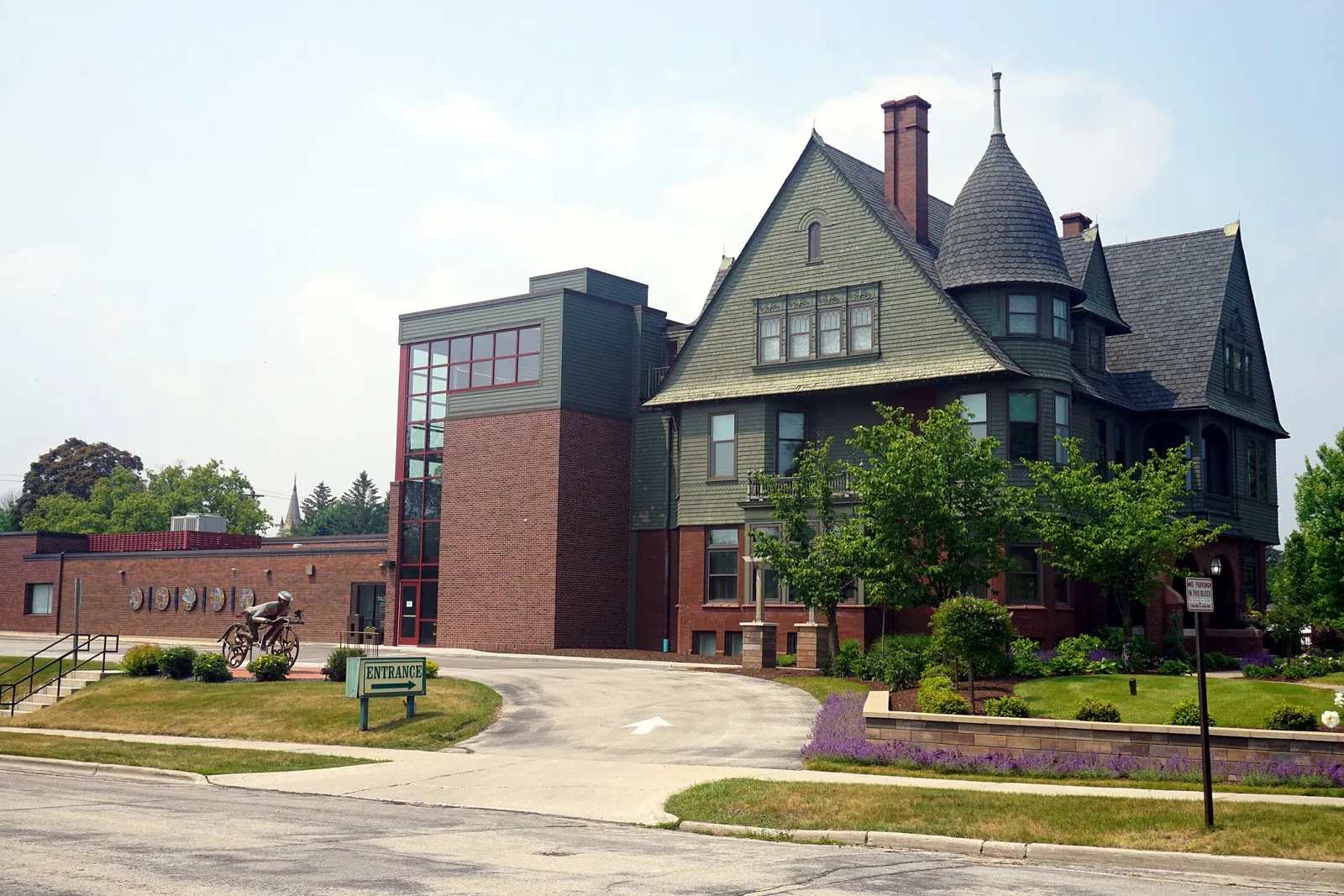 Rahr West Art Museum