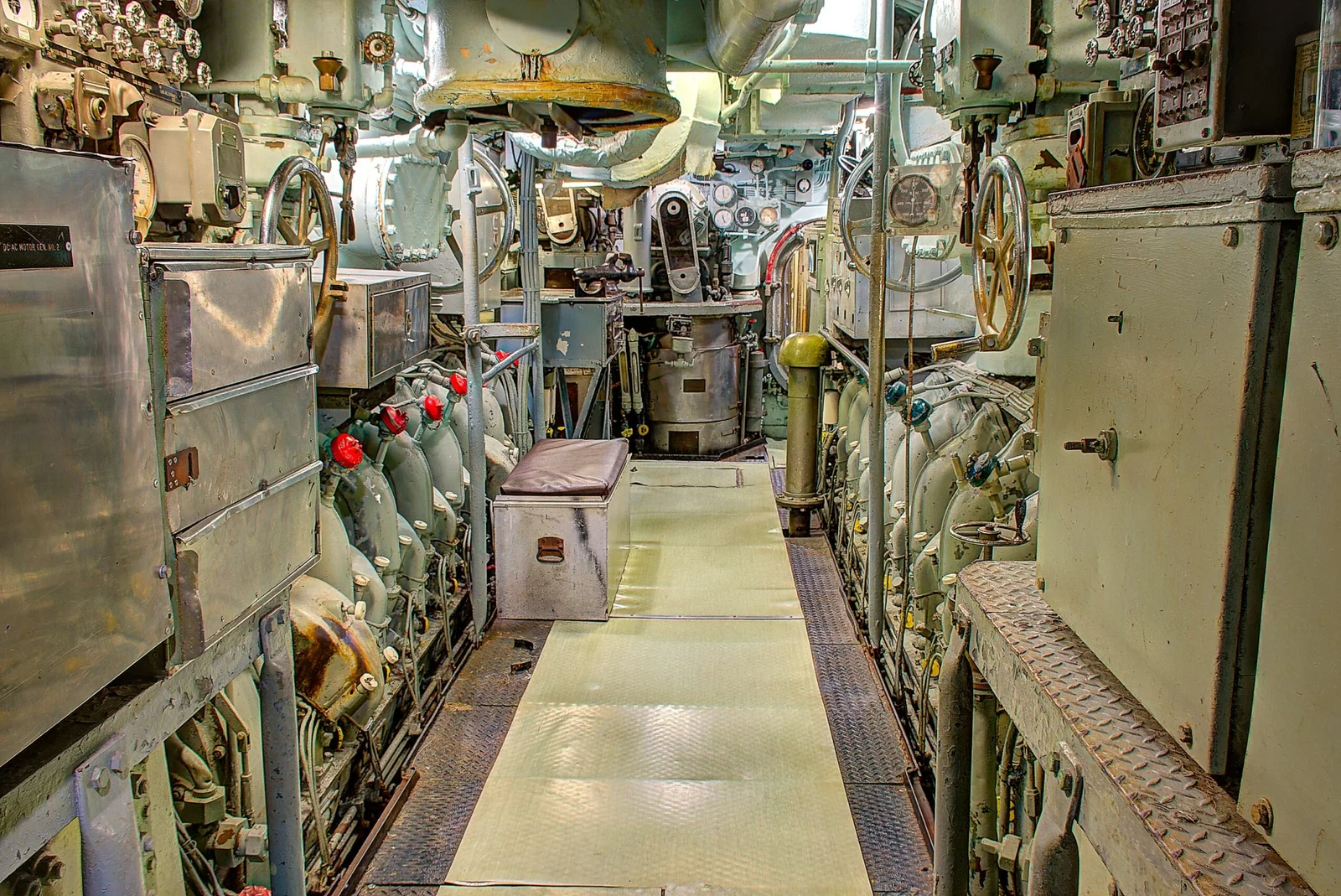 USS  Clamagore  (SS-343)