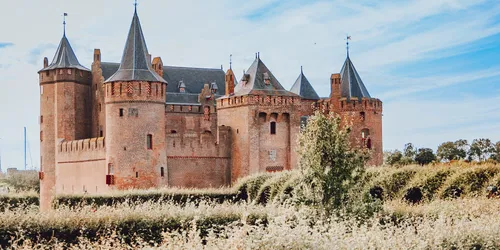 Van Muiderslot tot Bommelstein - Middeleeuwse droomkastelen