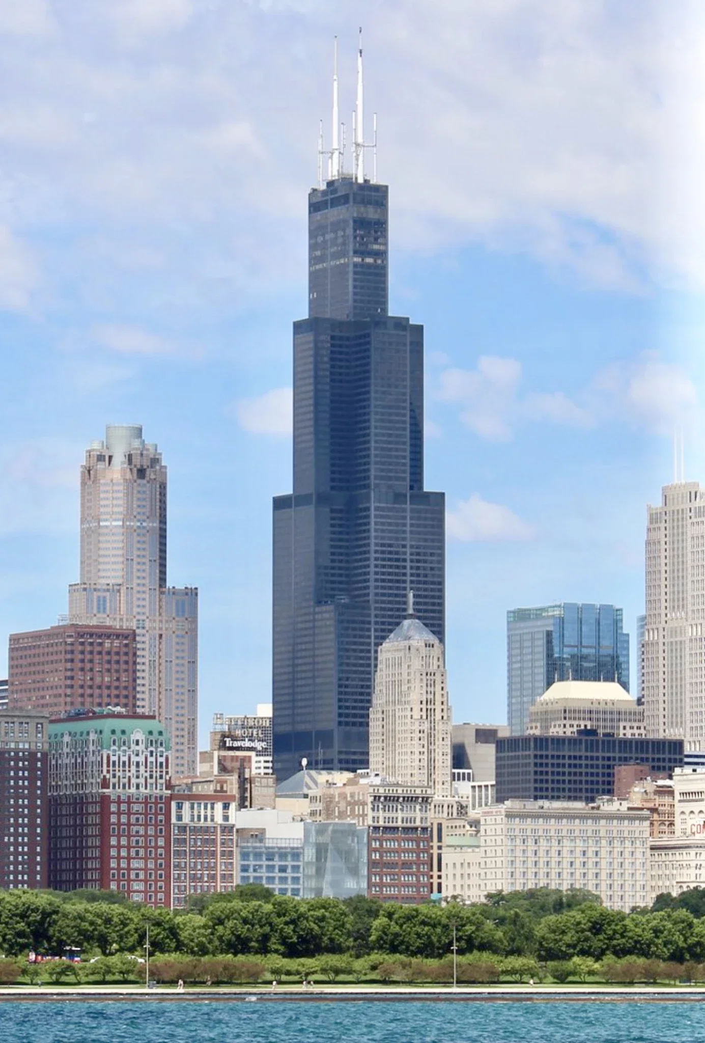 Willis Tower: Chicago's Sky-High Icon of Engineering and Innovation