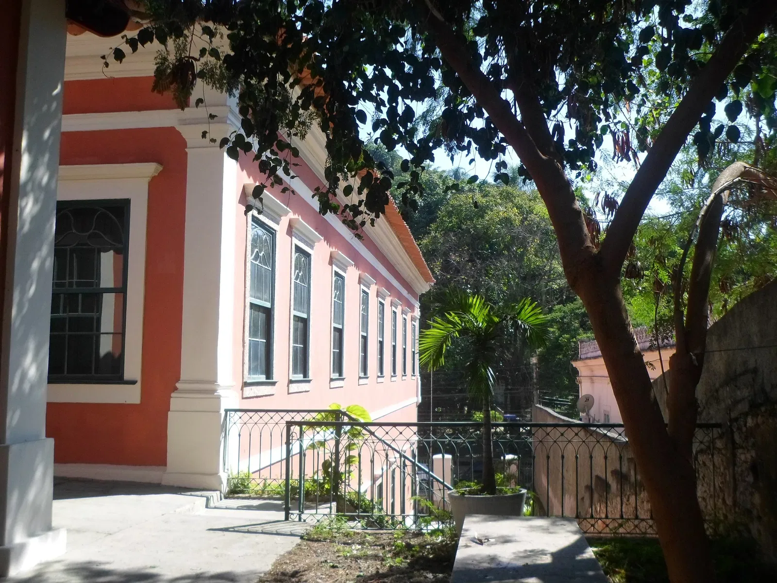 Janete Costa Museum of Popular Art