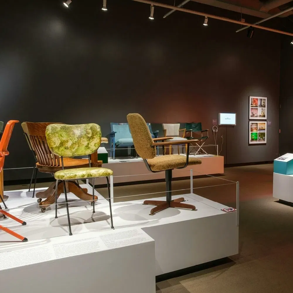 Diepzittende geschiedenissen: Stoelen uit de collectie