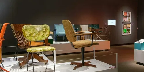 Diepzittende geschiedenissen: Stoelen uit de collectie
