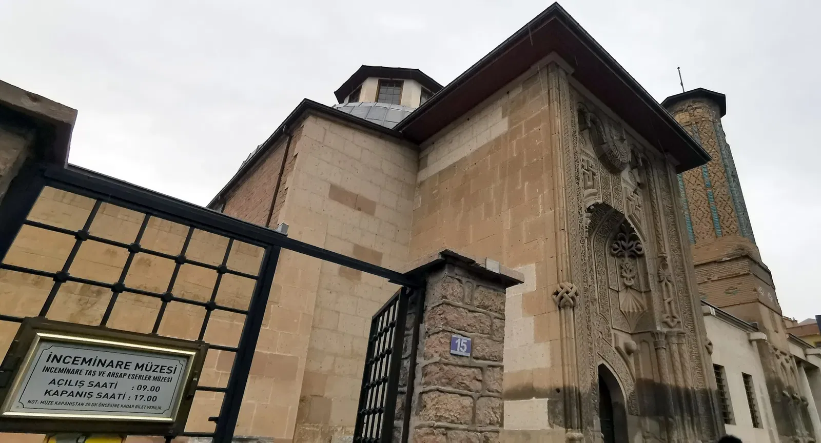 Médersa Ince Minareli