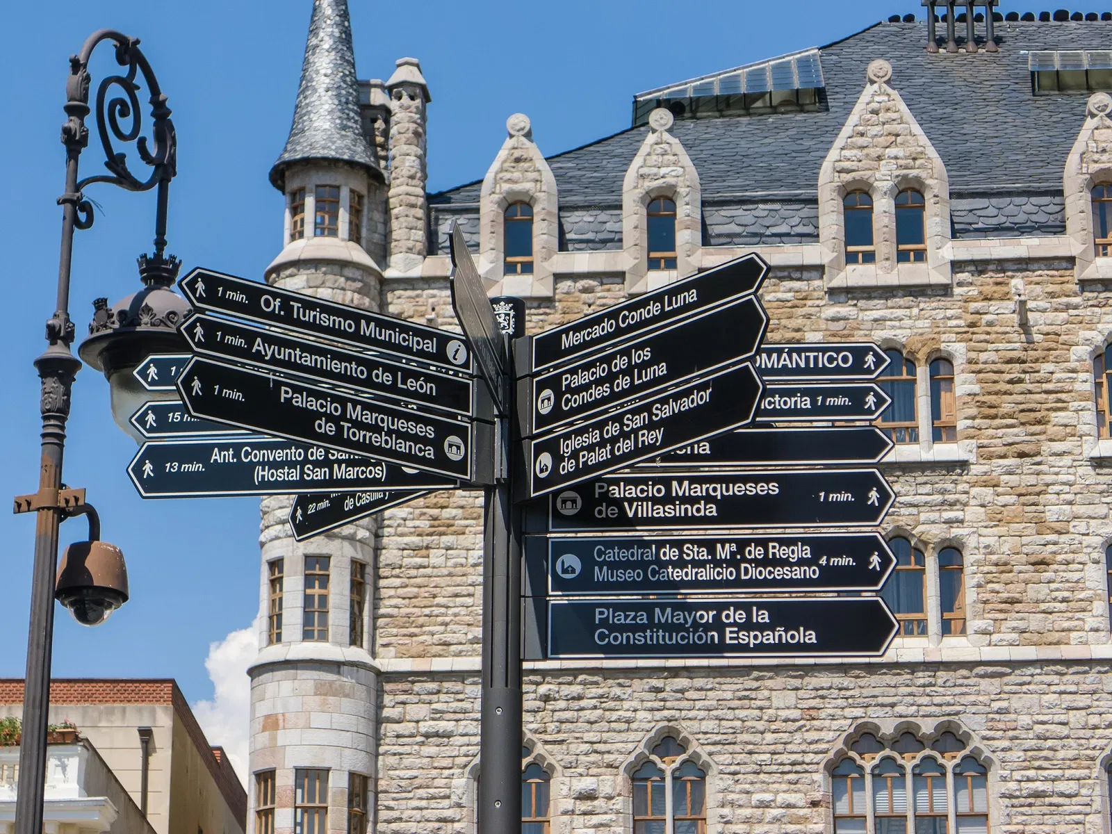 Gaudí Botines House Museum