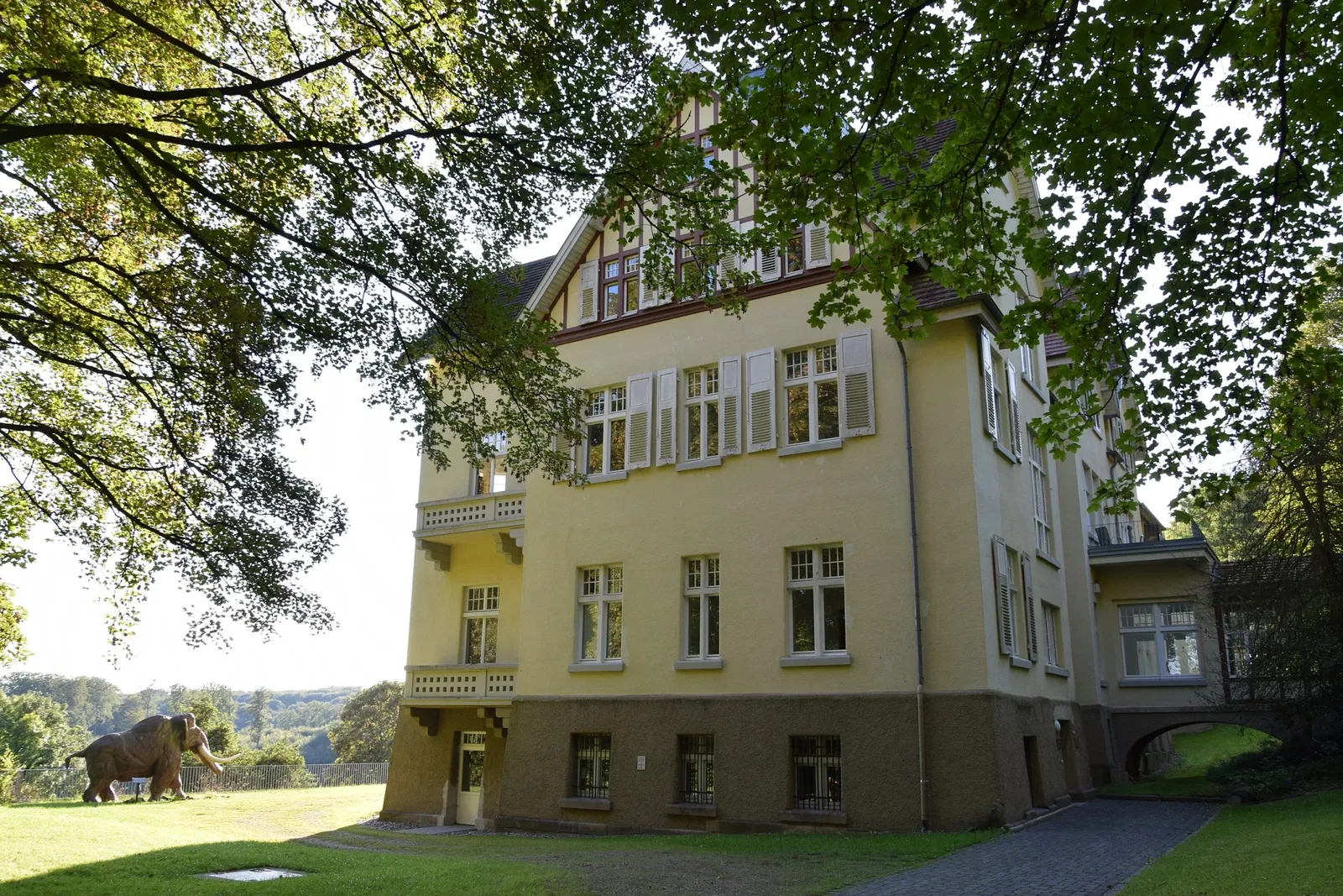 MONREPOS - Archäologisches Forschungszentrum & Museum