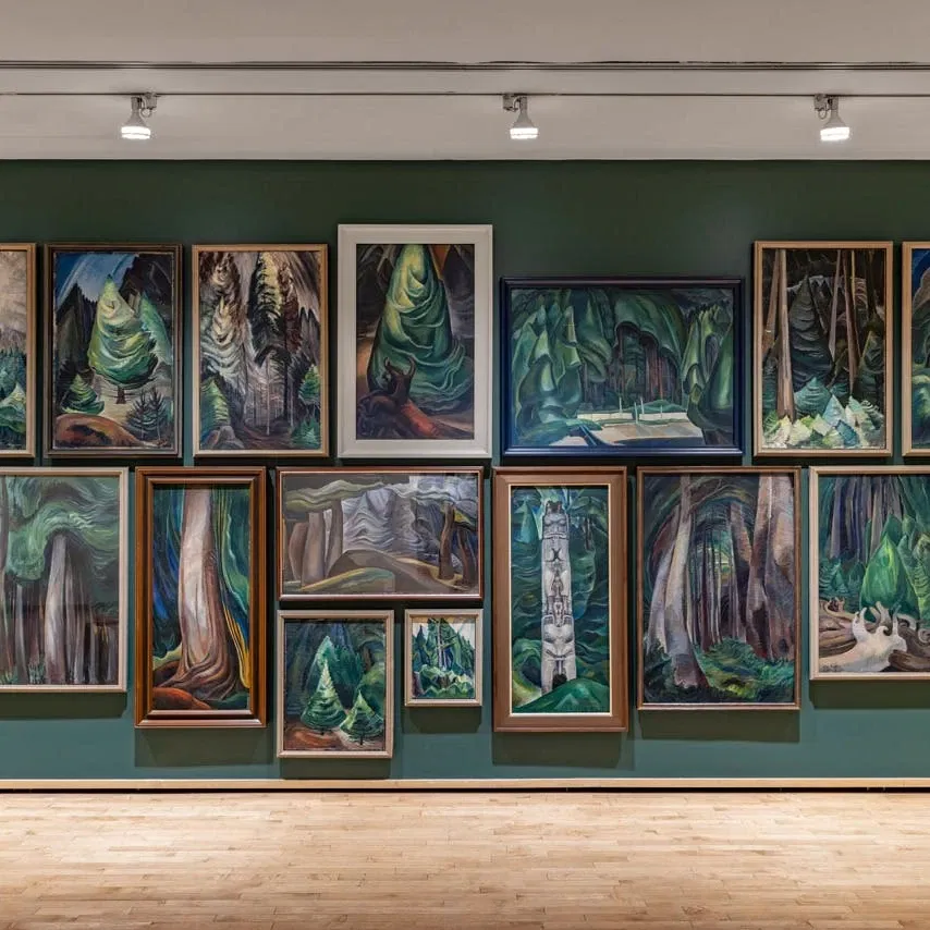 Emily Carr: Navigare in un paesaggio impenetrabile