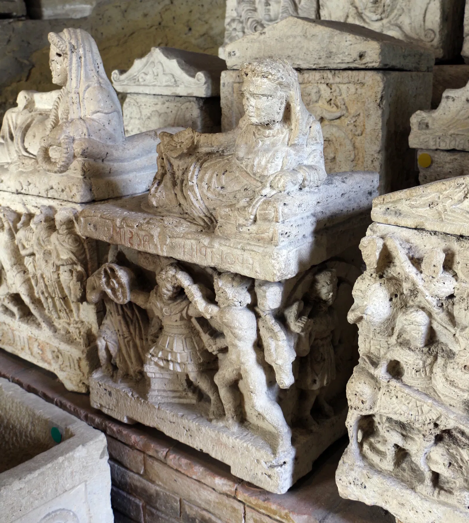 Ipogeo dei Volumni e necropoli del Palazzone