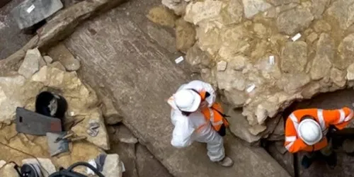 Arqueólogos en el lecho de la catedral de Notre-Dame