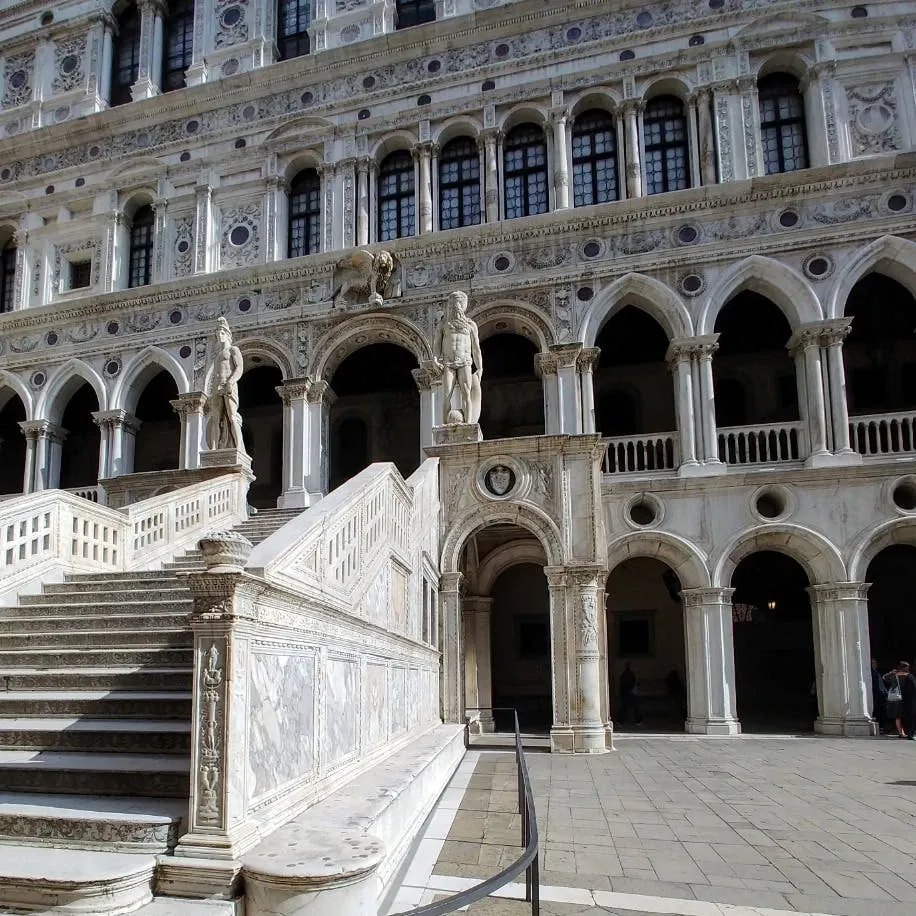 La democrazia attraverso la legge