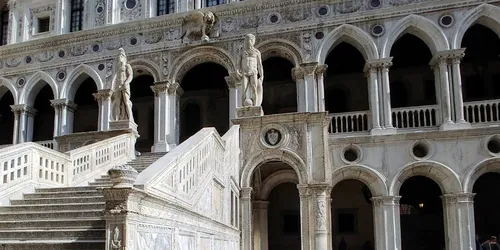La democrazia attraverso la legge