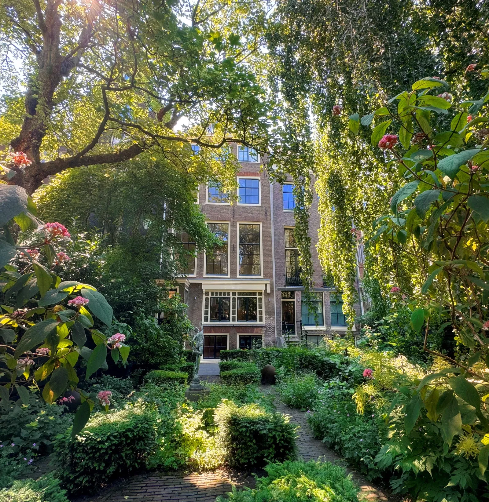 Huis Marseille, Museum for Photography (Amsterdam) - Visitor Information &  Reviews