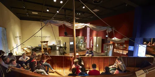 Sonderausstellungen sind auf der Website verzeichnet: https://www.bibelhaus-frankfurt.de/de/ausstellungen