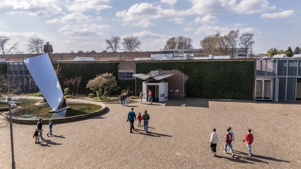 Tino Sehgal  | This youiiyou