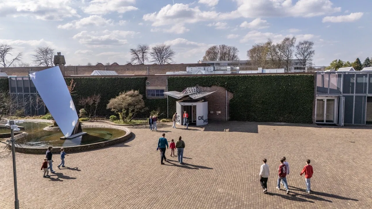 Tino Sehgal  | This youiiyou