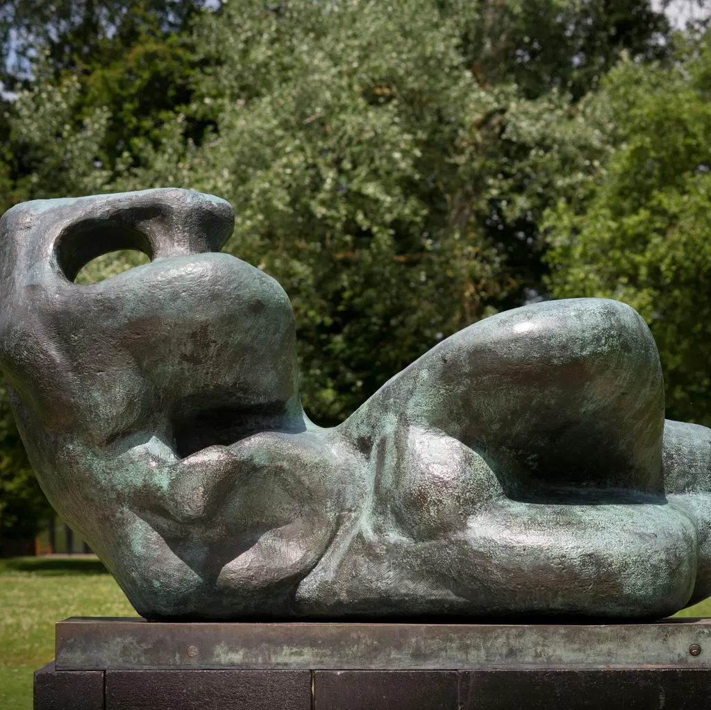 Henry Moore : la nature monumentale