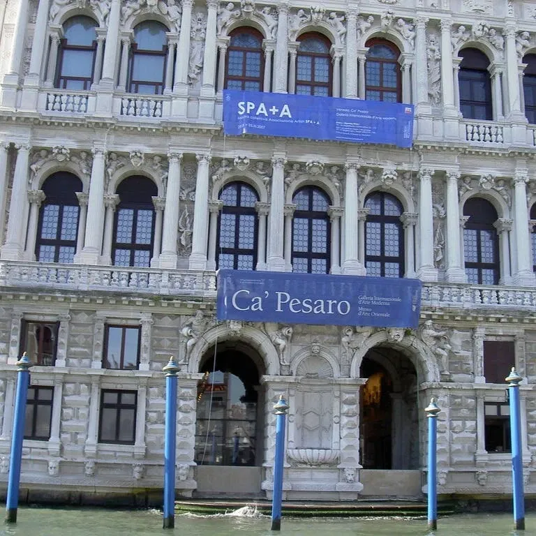 Hernan Bas: los Visitantes