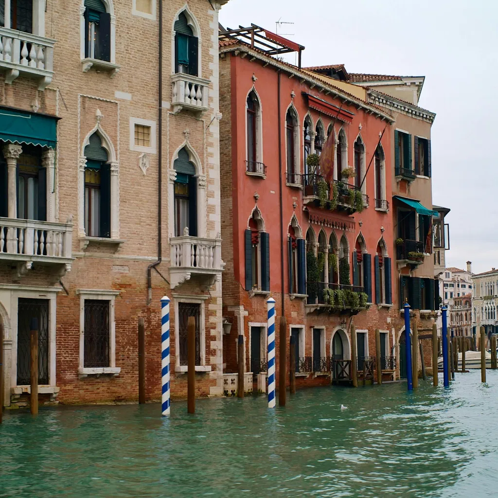 DIE TARBOUCHE: Wenn ein Accessoire zum Symbol wird