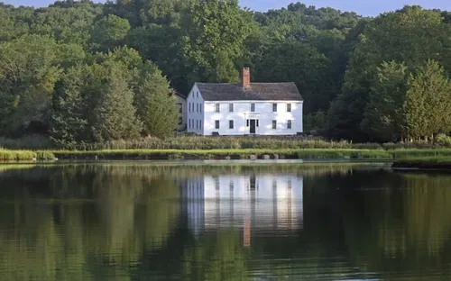 Smithโs Castle at Cocumscussoc