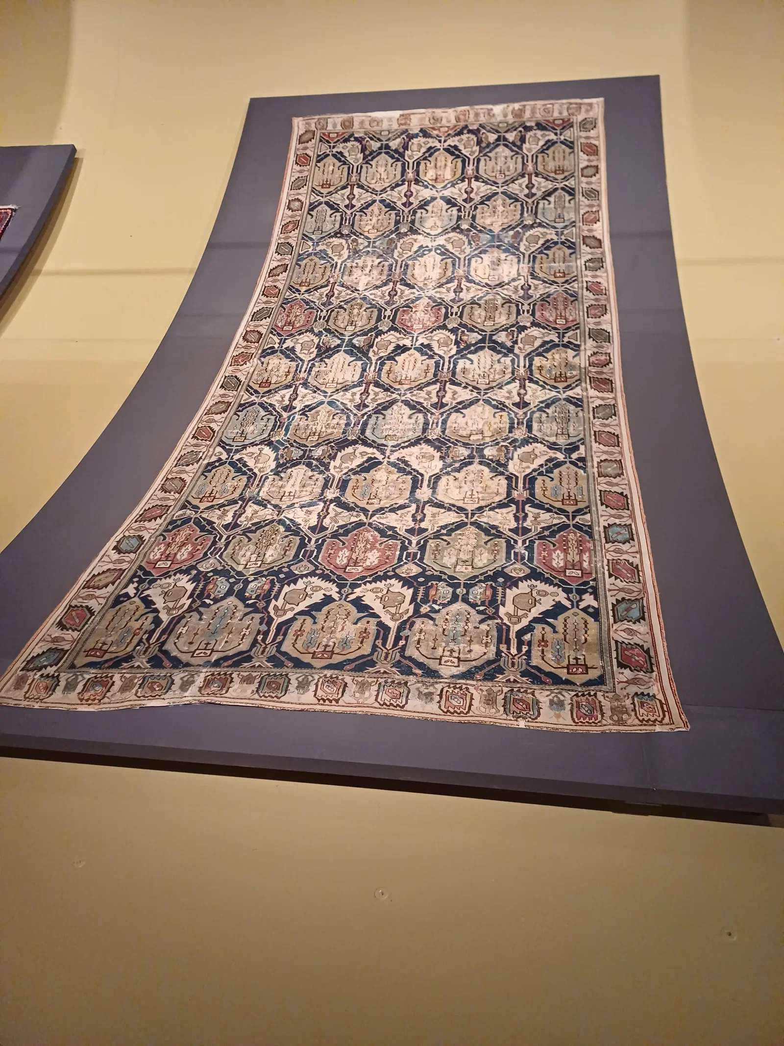 Museo de Alfombra de Azerbaiyán • Milena