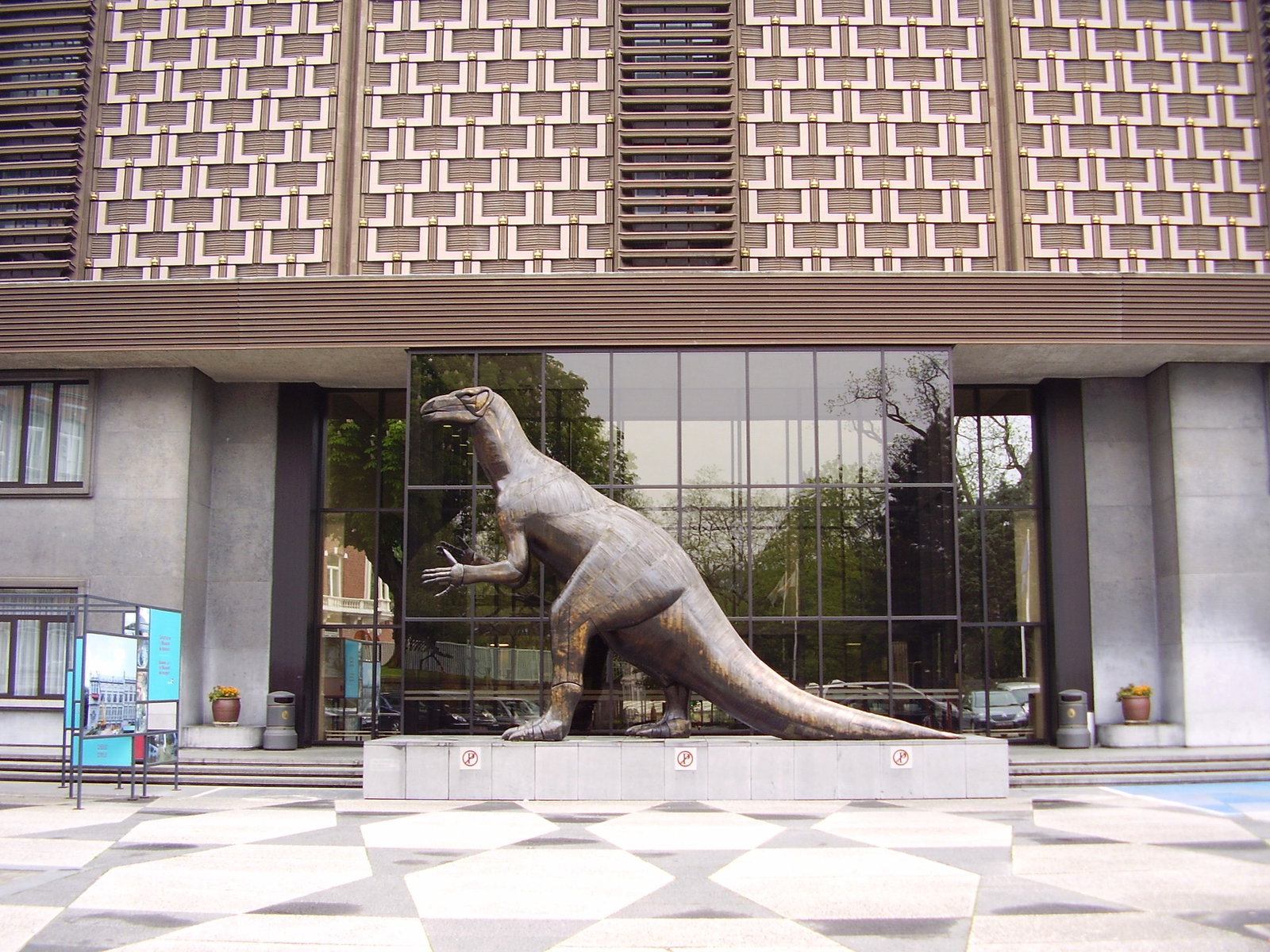 5 World-Renowned Natural History Museums Where You Can Learn About Mountain Gorillas