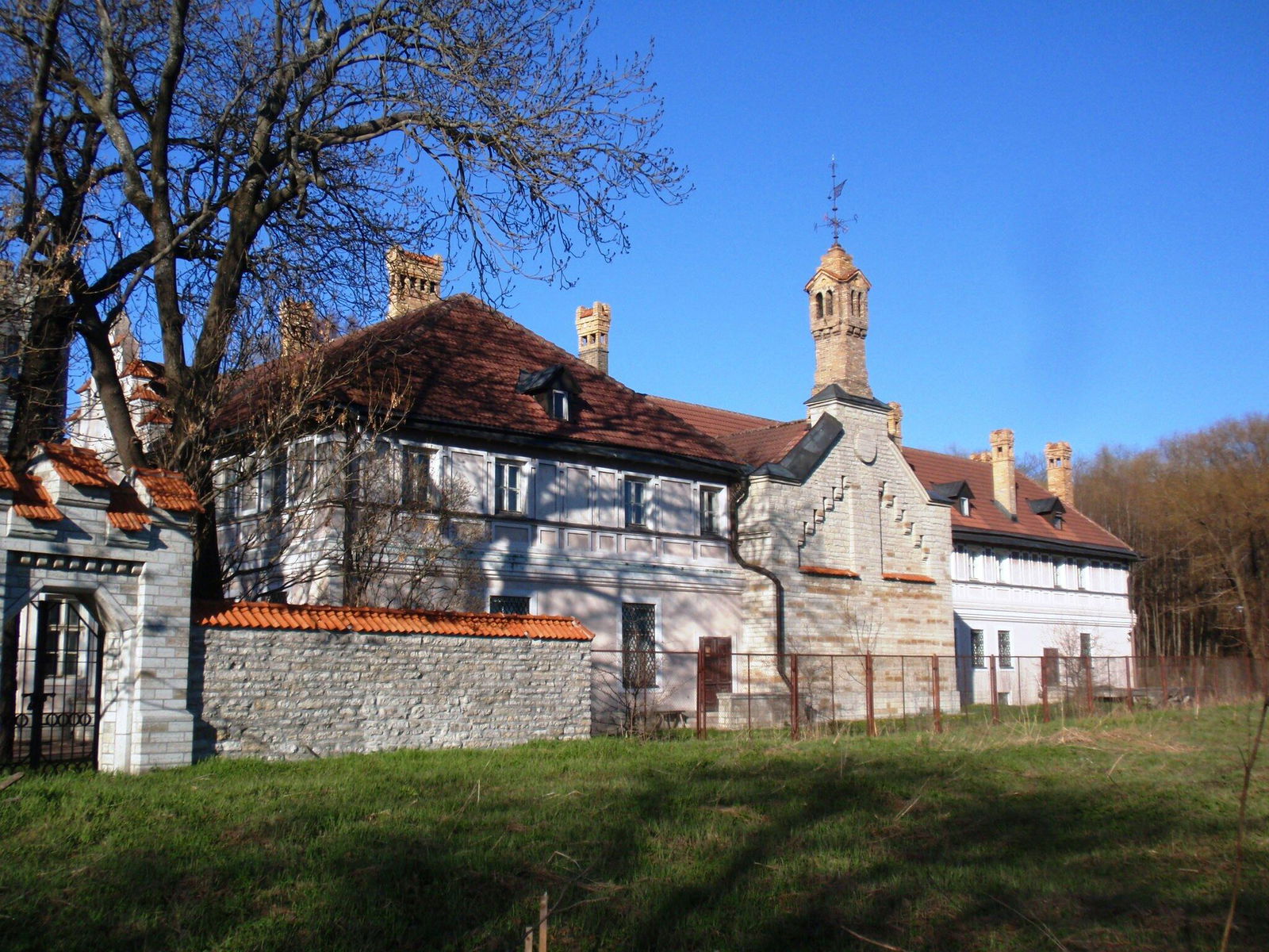 Maarjamäe Palace - Estonian History Museum
