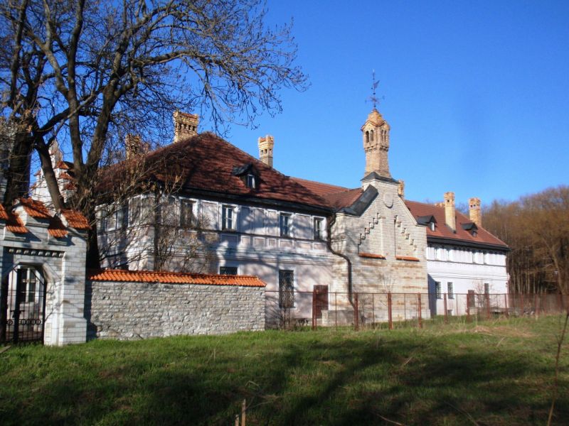 Maarjamäe Palace - Estonian History Museum