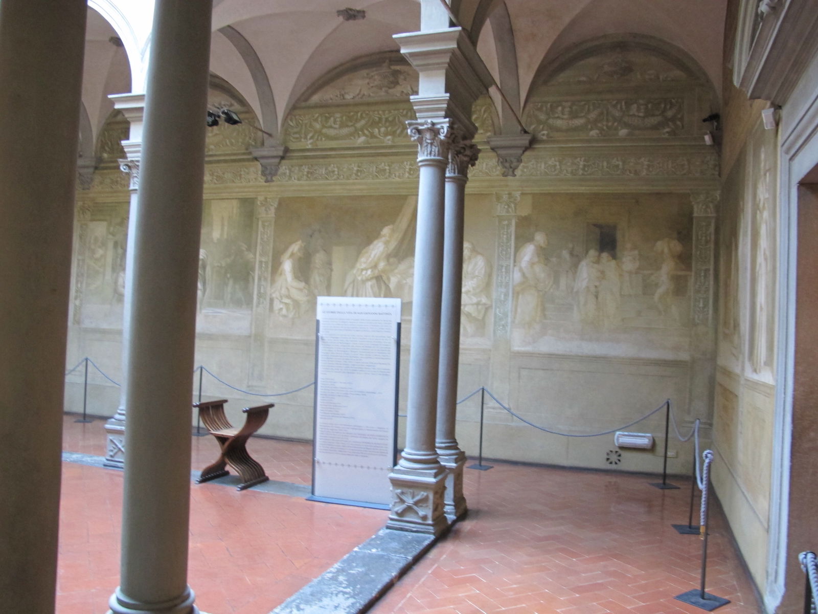 Chiostro dello Scalzo