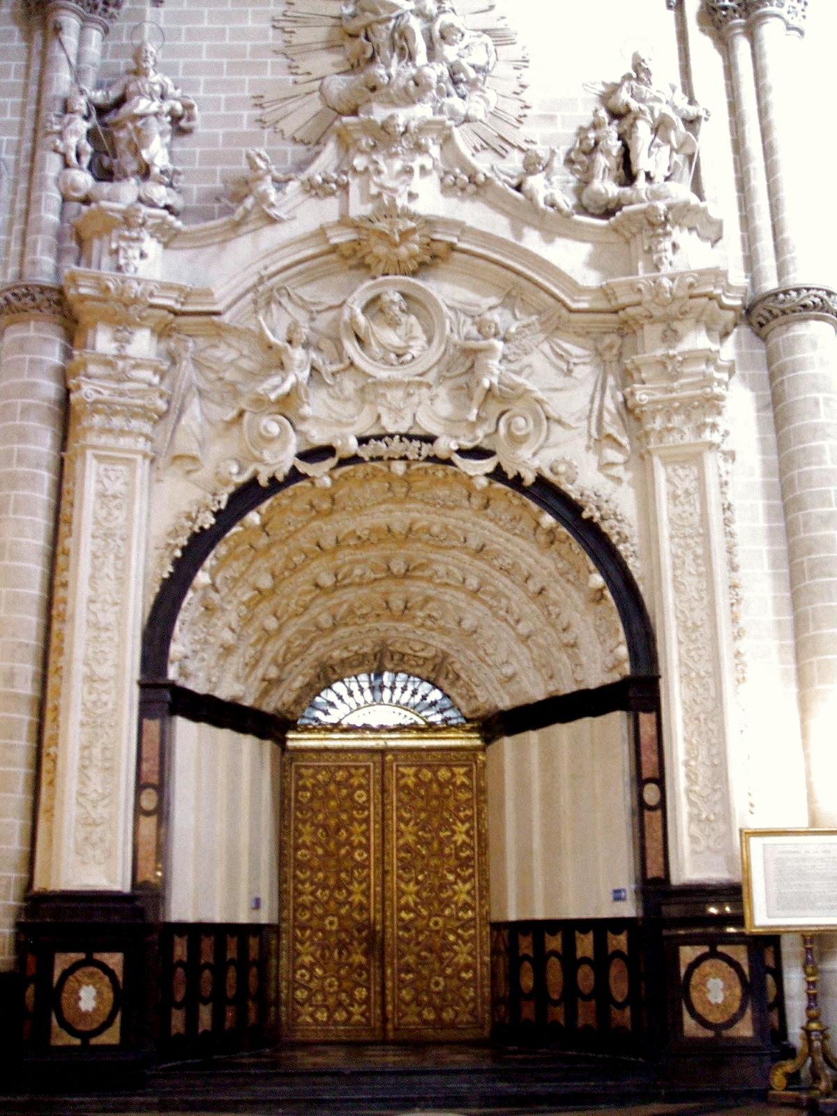 Museo de Tapices y Capitular de la Seo