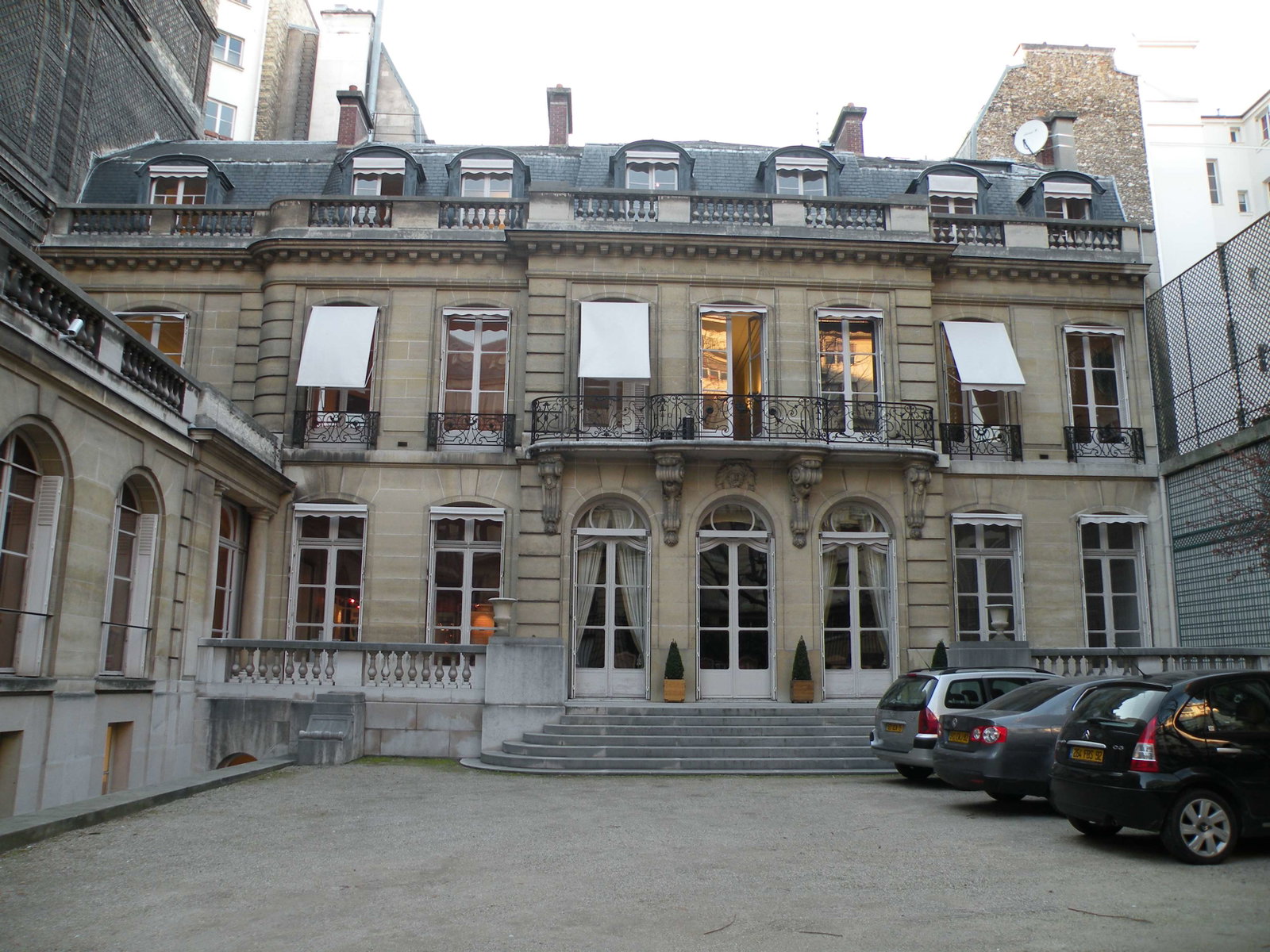 Beyond the Louvre: 7 Quirky & Secret Museums Hidden in Paris