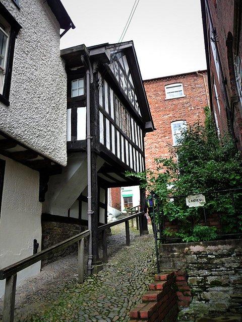 House on Crutches Museum