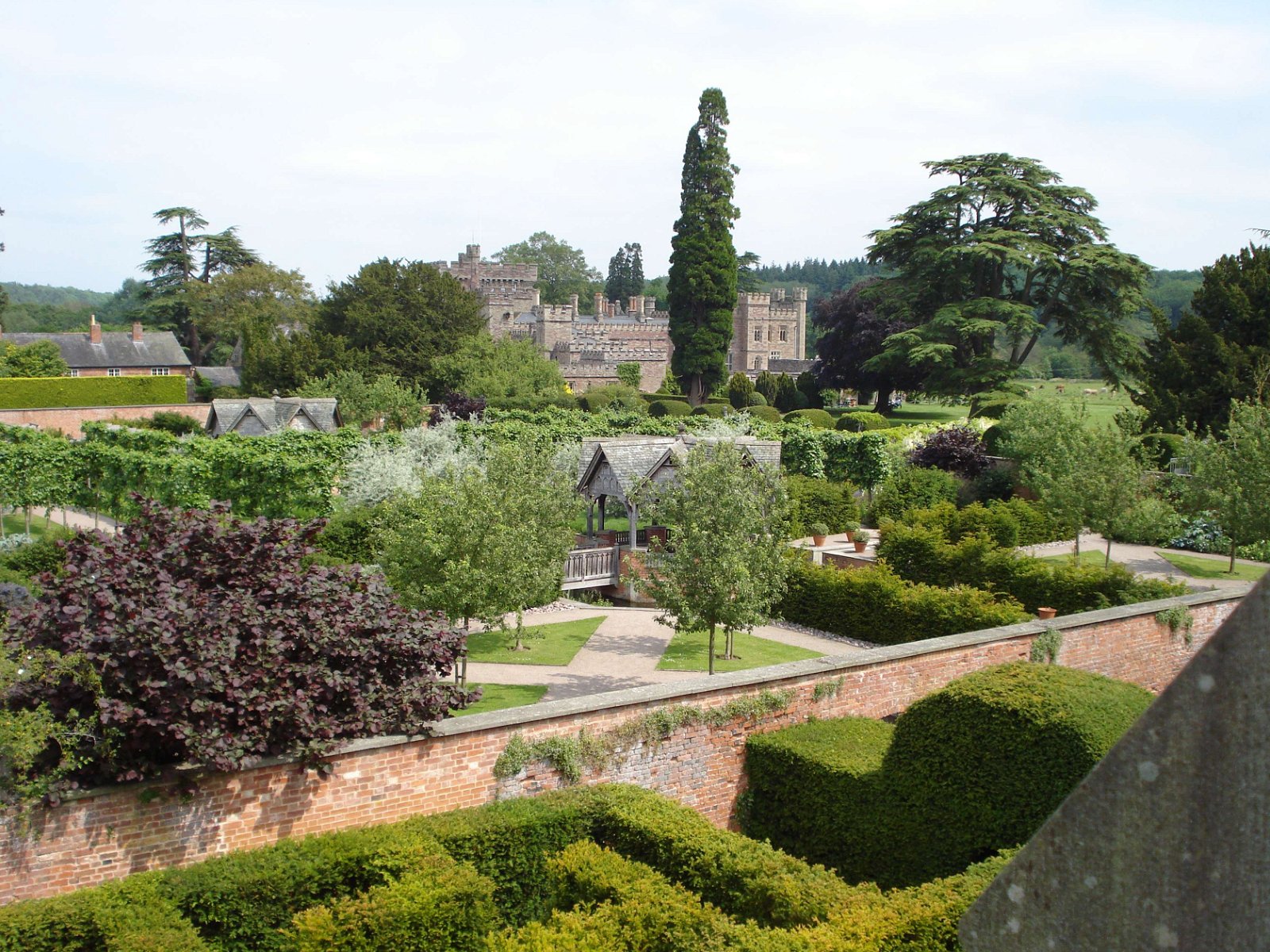 Hampton Court Castle