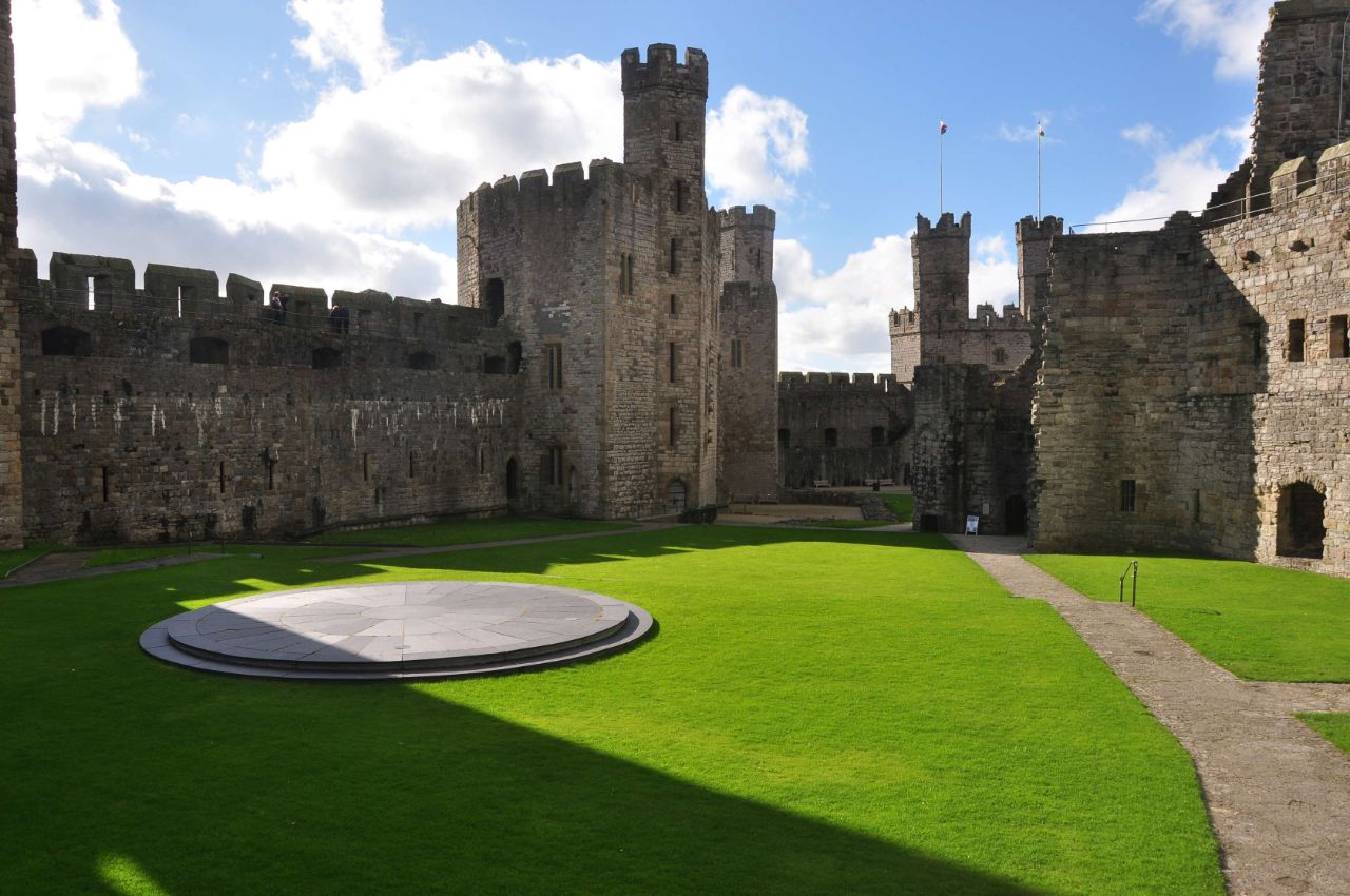 Caernafon Castle 17.06.22, Caernarfon Castle (Welsh: Castel…