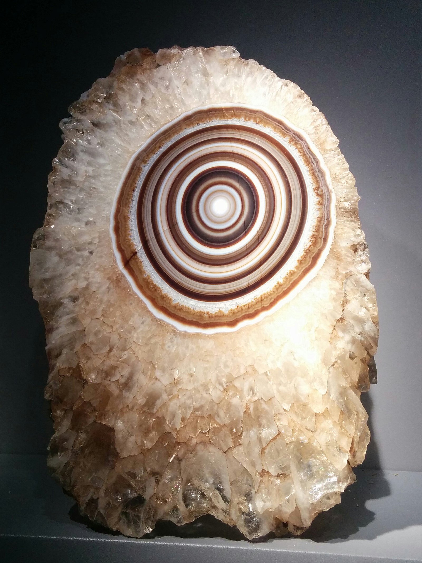 Gallery of Mineralogy and Geology