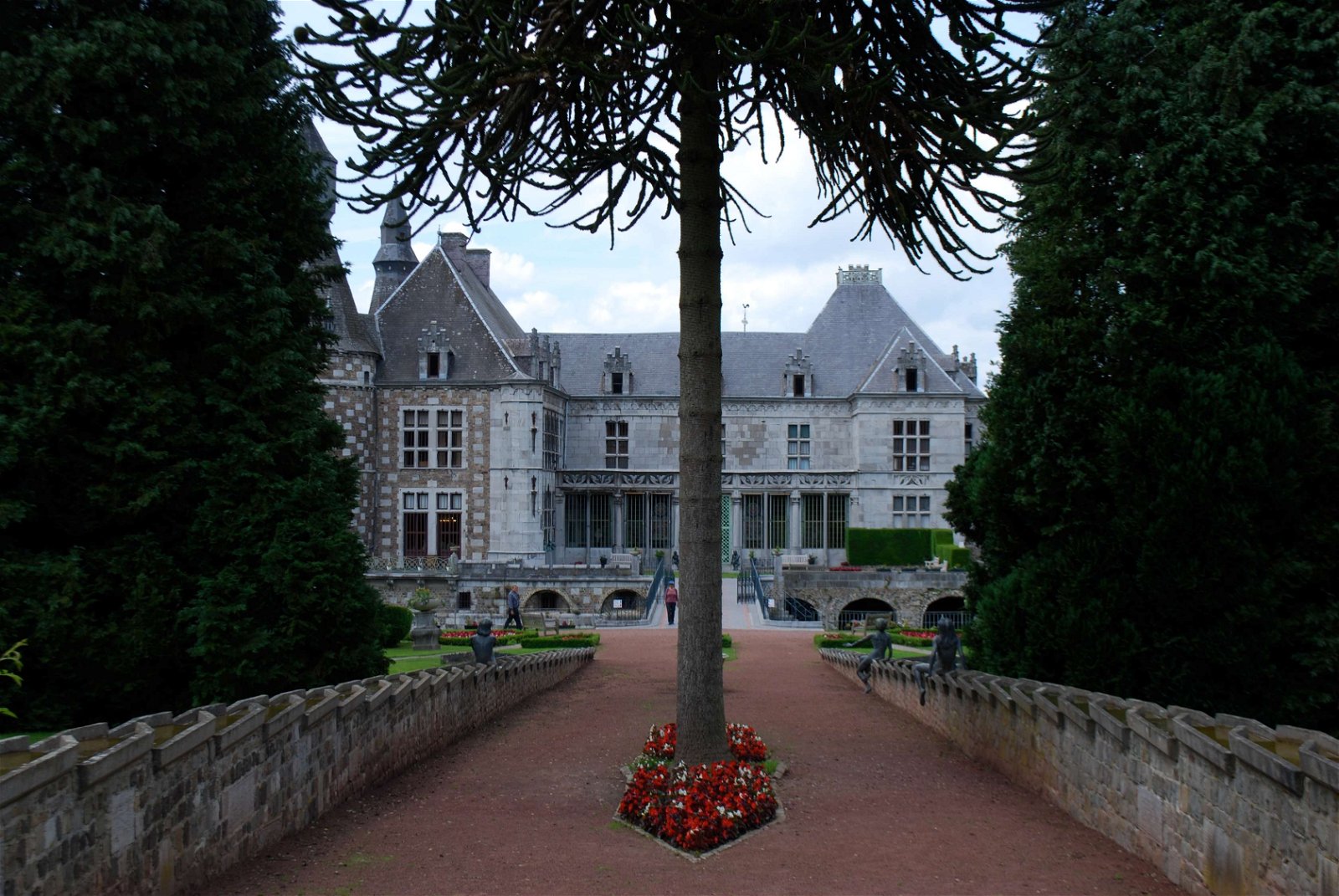 Jehay-Bodegnée Castle