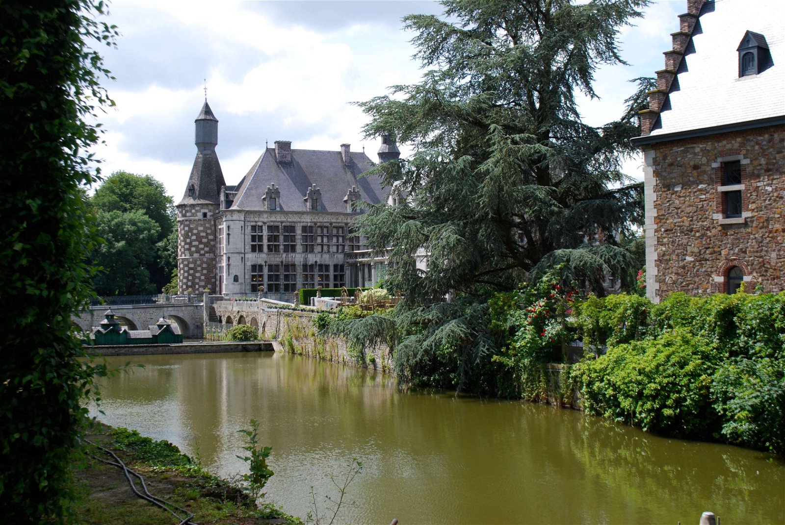 Jehay-Bodegnée Castle