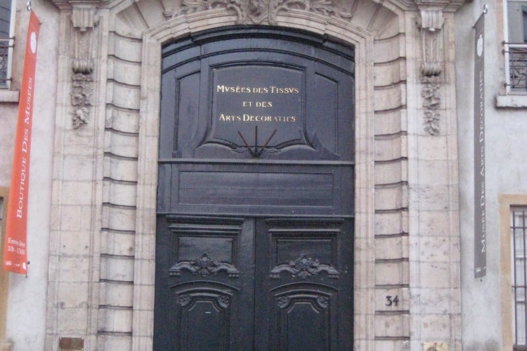 Textile Arts and Decorative Arts Museum