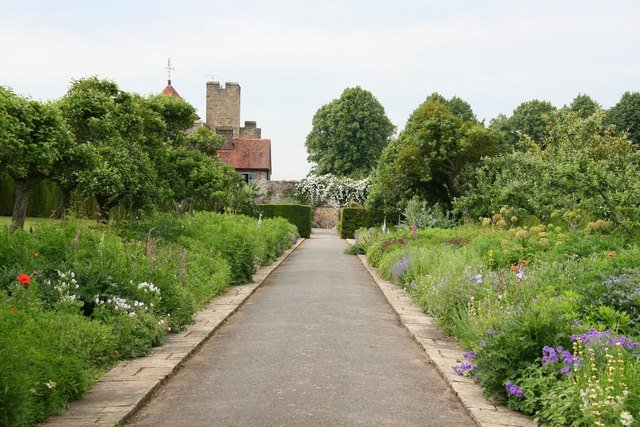 Penshurst Place And Gardens (Penshurst) - Visitor Information & Reviews