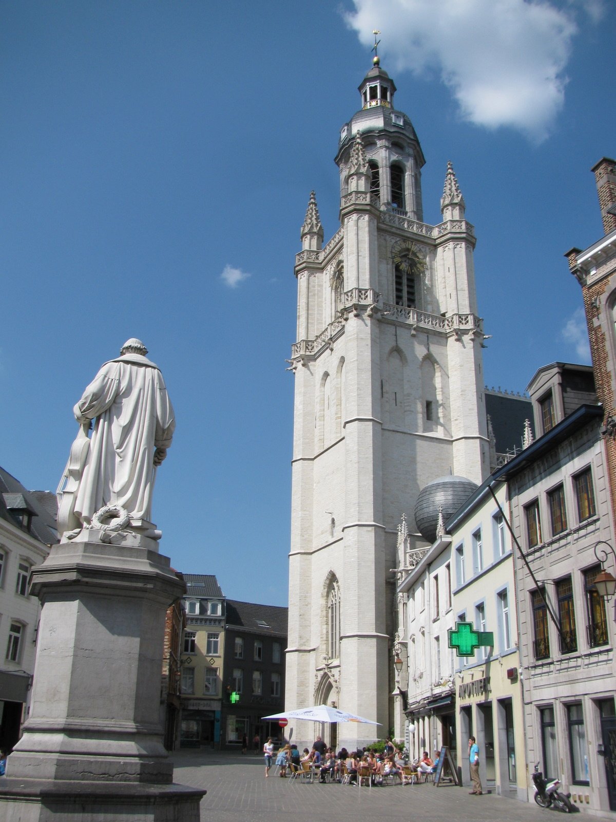 Schatkamer van de Sint-Martinusbasiliek en klokkenmuseum