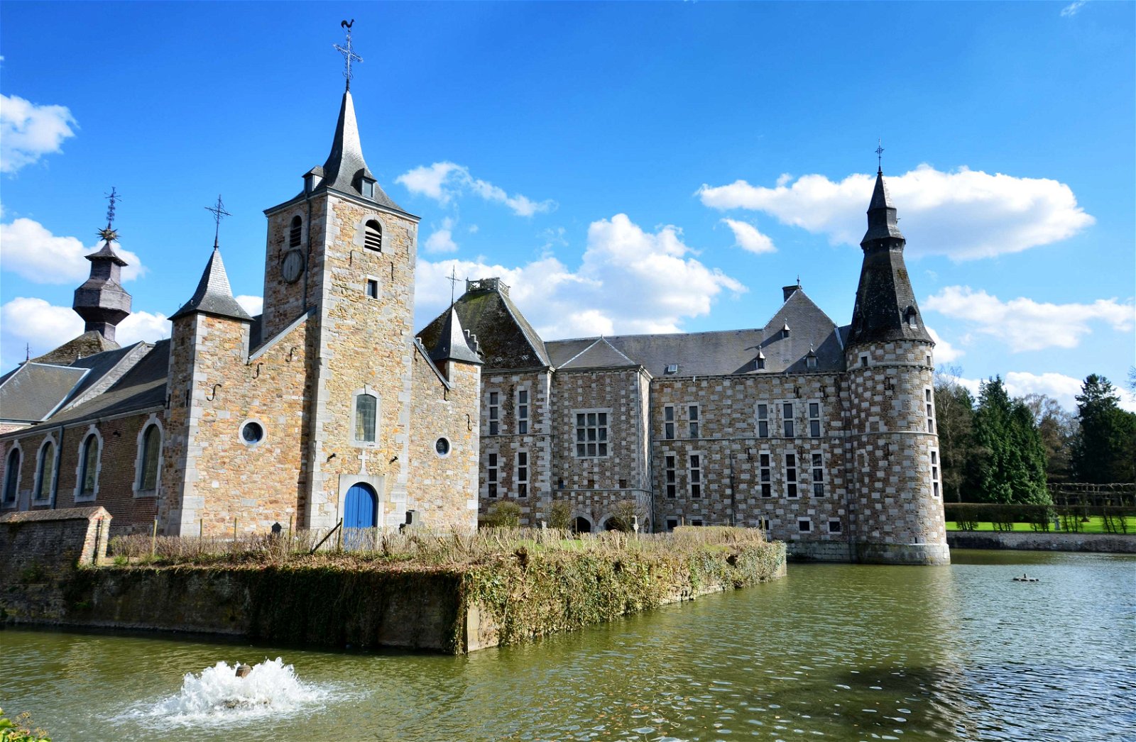 Jehay-Bodegnée Castle
